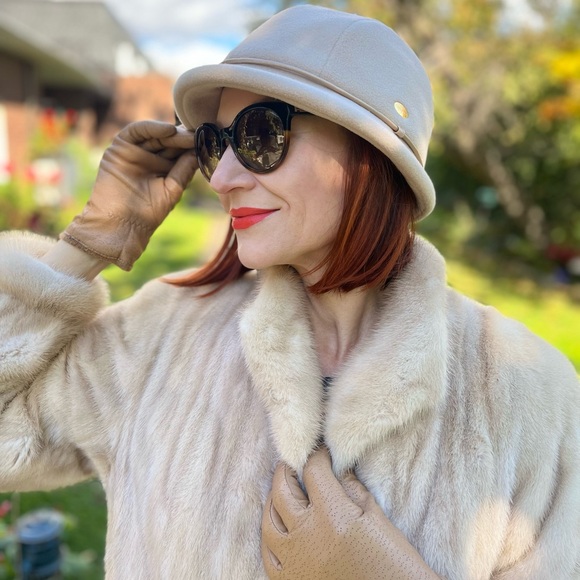 Meet your Posher, Elena - Picture 10 of 17